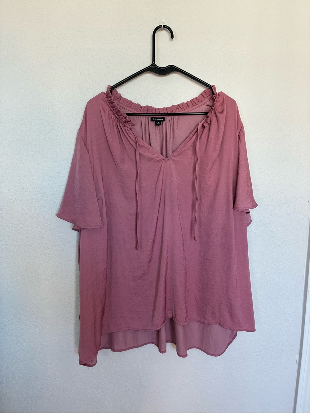 Torrid Dusty Rose Ruffle Neck Flutter Sleeve Blouse Size 3